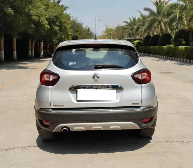 https://images10.gaadi.com/usedcar_image/4568476/original/processed_6ab3e44a2a34863dfb6a9b7144111742.jpg?imwidth=6401