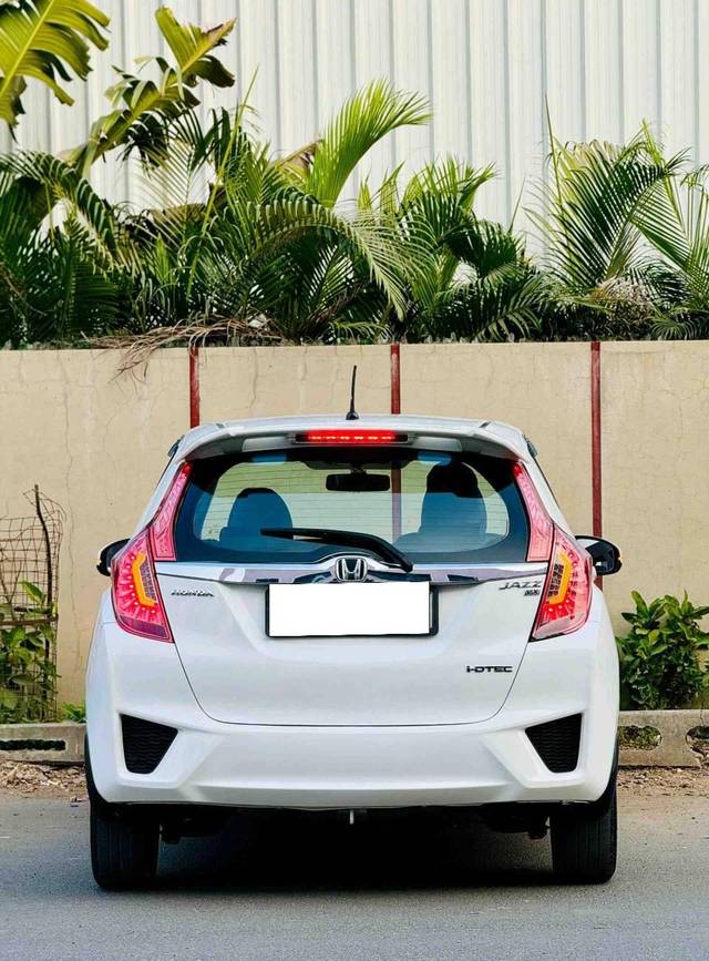https://images10.gaadi.com/usedcar_image/4568483/original/processed_7dc6de2050c6e79928ca19cb7733ca23.jpg?imwidth=6402