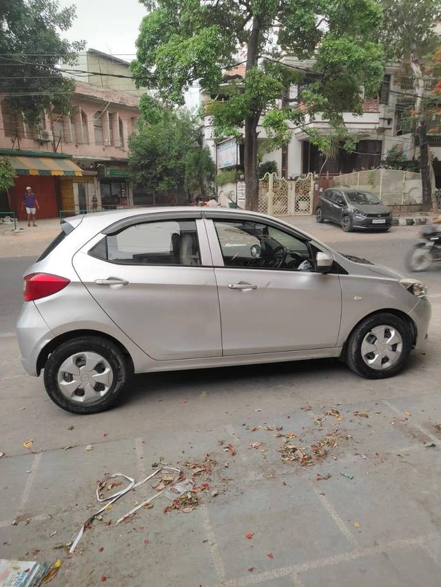 https://images10.gaadi.com/usedcar_image/4568498/original/processed_1977fb04276d1e04d7807e949ddb5b6c.jpg?imwidth=6401