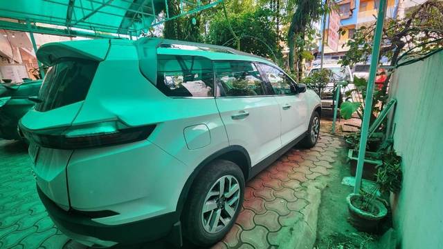 https://images10.gaadi.com/usedcar_image/4568505/original/processed_069b1d5b-a47e-440f-ade3-988d9f507bf3.jpg?imwidth=6401