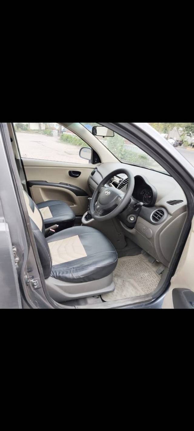 https://images10.gaadi.com/usedcar_image/4568546/original/d65ac6ff962edd5102986a762374d0ef.jpeg?imwidth=6402