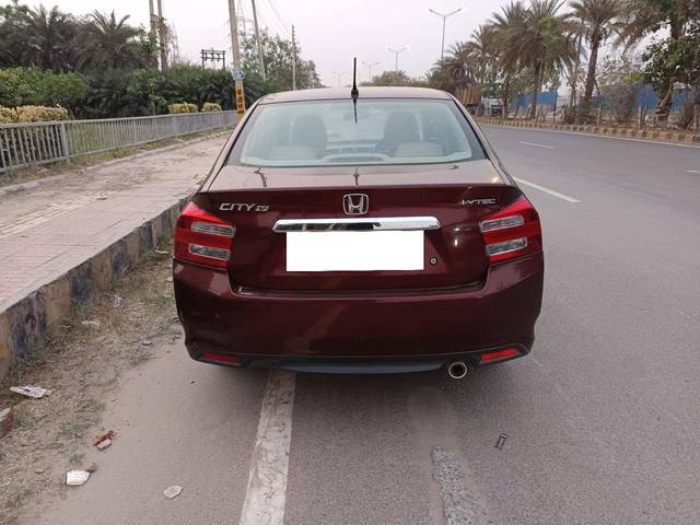 https://images10.gaadi.com/usedcar_image/4568548/original/processed_dd07d49fd780fb79b2476c3cc89801ff.jpg?imwidth=6402