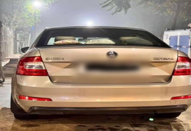 https://images10.gaadi.com/usedcar_image/4568554/original/d7c333ac-294d-41a1-9d91-f4903aa430dd.?imwidth=6400