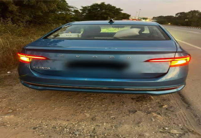 https://images10.gaadi.com/usedcar_image/4568556/original/3a1d0689-4ff9-49dc-af7d-e3250b65305d.?imwidth=6401