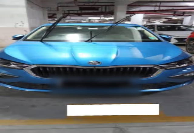https://images10.gaadi.com/usedcar_image/4568556/original/4105e22a-7669-4042-bf3d-50f1bdd3aa43.?imwidth=6400