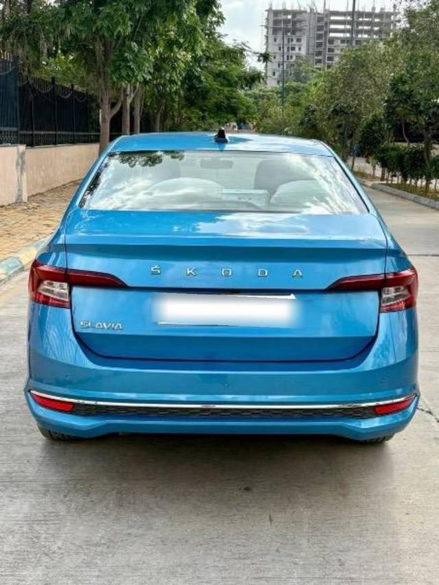 https://images10.gaadi.com/usedcar_image/4568556/original/processed_5550f6b0-c77f-4925-8255-ffb09d604eeb.jpeg?imwidth=6401