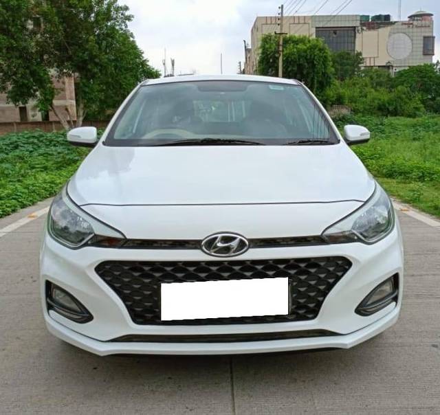 https://images10.gaadi.com/usedcar_image/4568565/original/processed_648a12aa617eb1428499dce26813ae2c.jpg?imwidth=6400