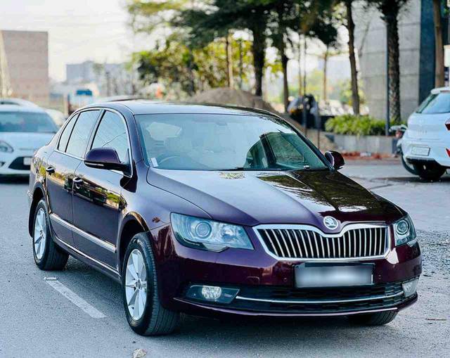 https://images10.gaadi.com/usedcar_image/4568571/original/processed_354a782b6e7613cdf9a946a852b16750.jpg?imwidth=6400