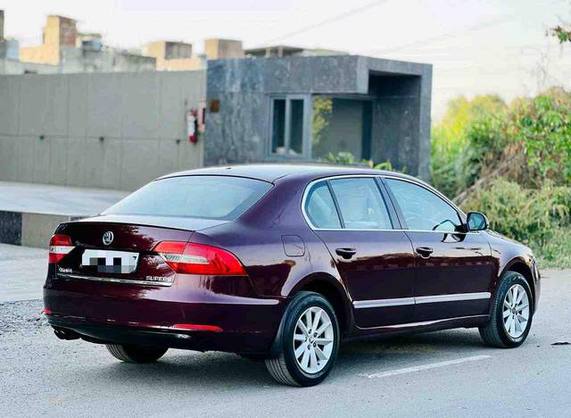 https://images10.gaadi.com/usedcar_image/4568571/original/processed_91ba9985497a6a969492696765337261.jpg?imwidth=6402