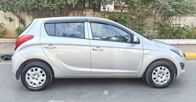 https://images10.gaadi.com/usedcar_image/4568573/original/processed_ef358dd8e576288dc76e733c3f06c0cf.jpg?imwidth=6402