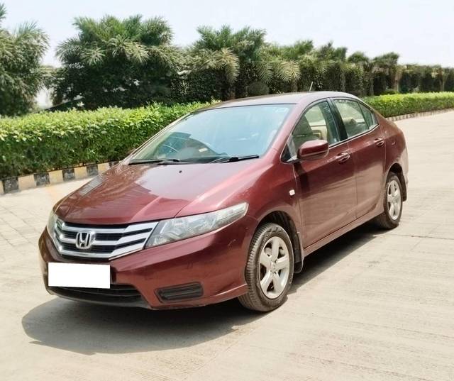 https://images10.gaadi.com/usedcar_image/4568588/original/processed_fce1a196b7045e8a26448fb24aedb8be.jpg?imwidth=6401