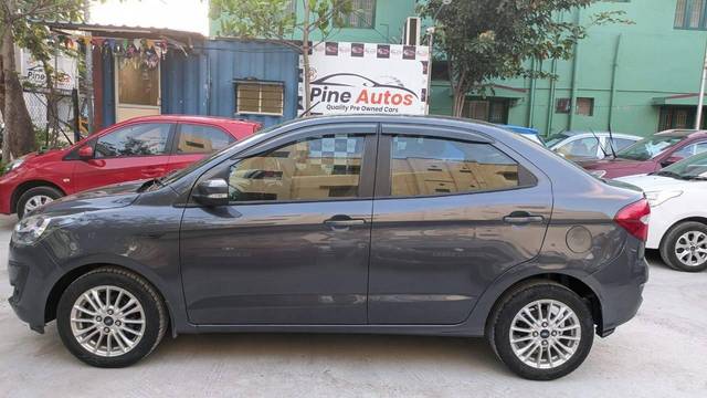 https://images10.gaadi.com/usedcar_image/4568597/original/processed_d10ddccb4479bda37ad22337a4b85f1e.jpg?imwidth=6402