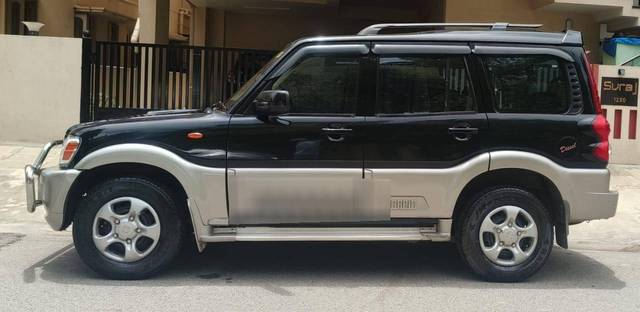 https://images10.gaadi.com/usedcar_image/4568603/original/processed_aee1a1880455b8ea6c7c6169734ca569.jpg?imwidth=6402