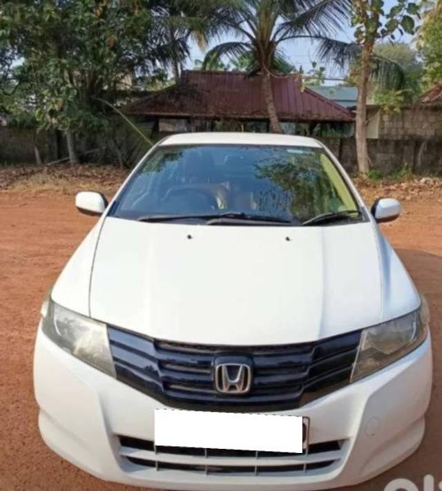 https://images10.gaadi.com/usedcar_image/4568673/original/processed_04fa7695-6699-4a7d-8819-9af23094a976.jpg?imwidth=6400