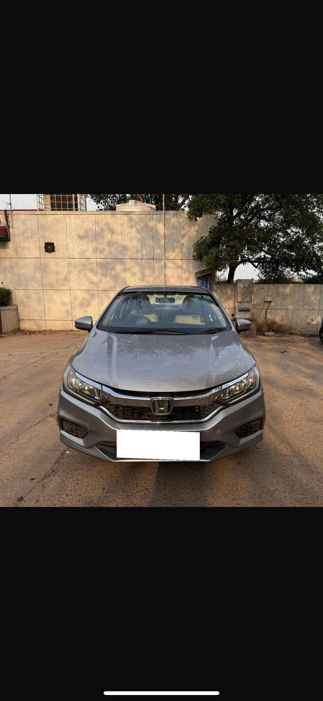 https://images10.gaadi.com/usedcar_image/4568674/original/processed_ddc8008e-1ee2-42d9-8a88-e479623ec318.png?imwidth=6400