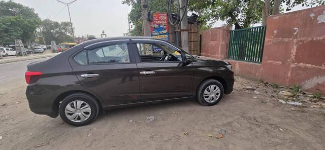 https://images10.gaadi.com/usedcar_image/4568682/original/processed_eb57f88f-679e-4220-bb29-c9055a01d2c2.jpg?imwidth=6402