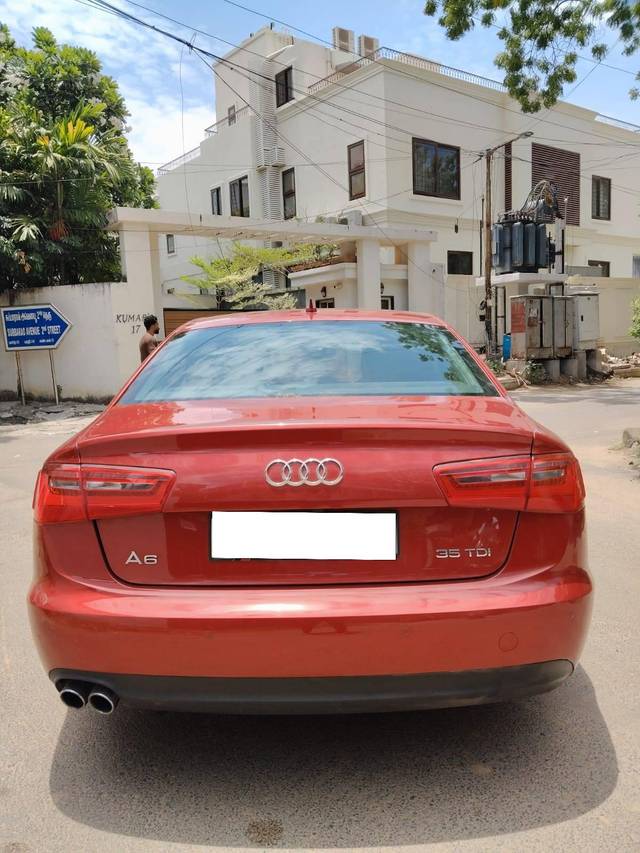 https://images10.gaadi.com/usedcar_image/4568690/original/processed_ecc8bf68edf0849fd64961c850e16e07.jpg?imwidth=6402