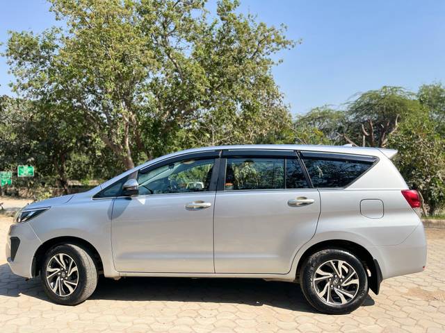 https://images10.gaadi.com/usedcar_image/4568694/original/processed_a23bd99125a813f1af516fd38baea6ec.jpg?imwidth=6402