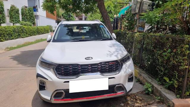 https://images10.gaadi.com/usedcar_image/4568719/original/processed_82052f99-8008-4605-aceb-a89c95470020.jpg?imwidth=6401