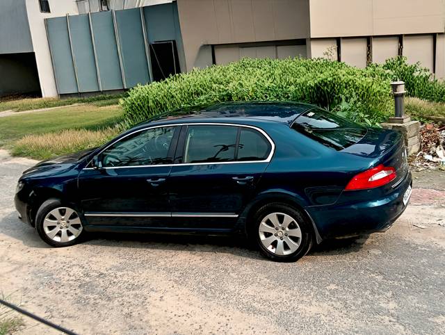 https://images10.gaadi.com/usedcar_image/4568762/original/feb7c22425af3dd7b7a88b7873208526.jpg?imwidth=6402