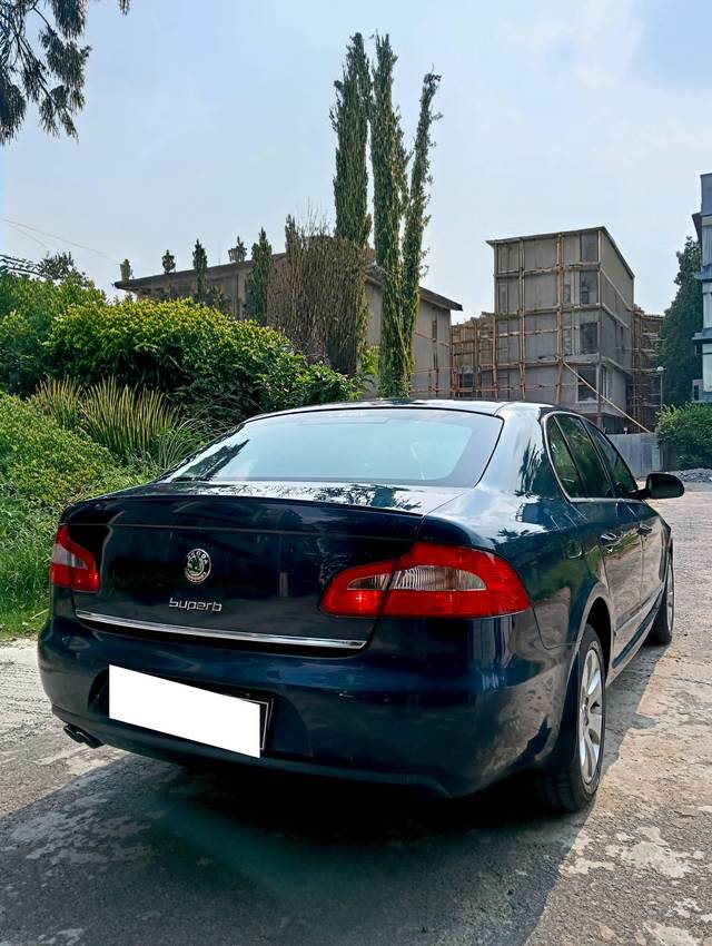 https://images10.gaadi.com/usedcar_image/4568762/original/processed_144d9b69c1660c41b73c7bd0b700f247.jpg?imwidth=6401