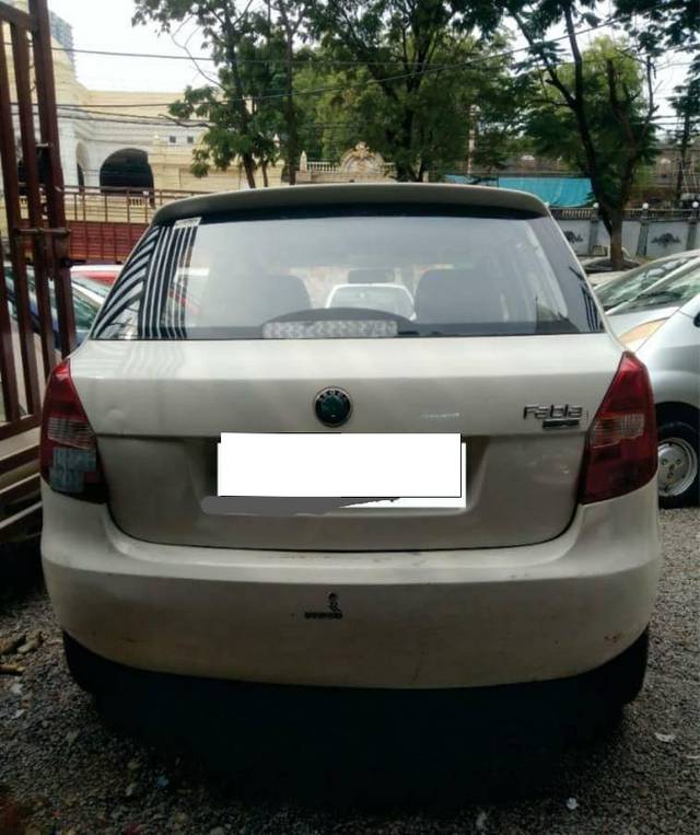 https://images10.gaadi.com/usedcar_image/4568769/original/processed_40c335d82a1de2e1ee1efcc4224e92cb.jpg?imwidth=6401