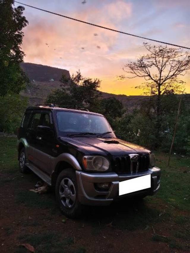 https://images10.gaadi.com/usedcar_image/4568788/original/processed_c7d7d78f-a417-45e0-8868-49cd9a2f7570.jpg?imwidth=6400