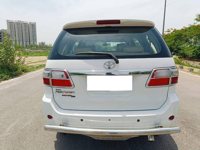 https://images10.gaadi.com/usedcar_image/4568789/original/processed_caf3c6c8fd3ad0a9da62e17063502270.jpg?imwidth=6402