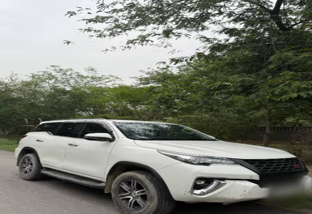https://images10.gaadi.com/usedcar_image/4568865/original/4fda3a41-48b0-4973-a9ad-c9a11f3de725.?imwidth=6400
