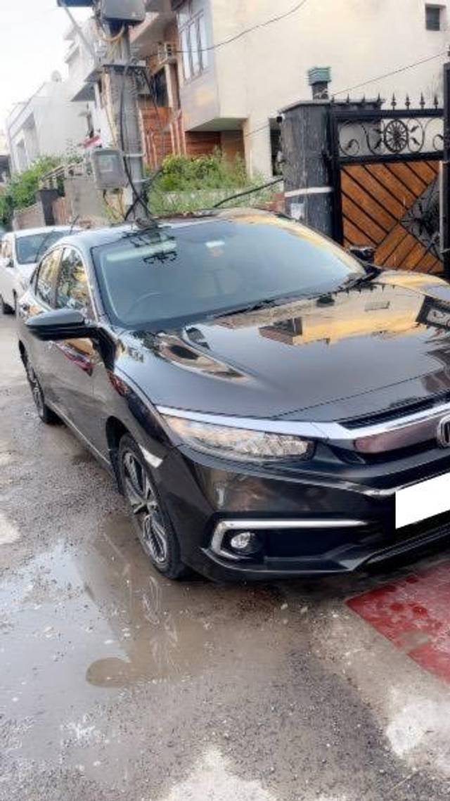 https://images10.gaadi.com/usedcar_image/4568868/original/processed_de99e481-a1c6-4300-9333-4618f9aa3516.jpeg?imwidth=6400