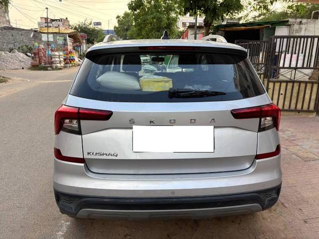 https://images10.gaadi.com/usedcar_image/4568870/original/processed_1ed6ae57-89ad-4896-95cc-2c00e22c8209.jpeg?imwidth=6401