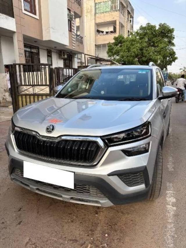 https://images10.gaadi.com/usedcar_image/4568870/original/processed_f4d605c9-5c4a-4fda-bff0-f3bcc6998790.jpeg?imwidth=6400