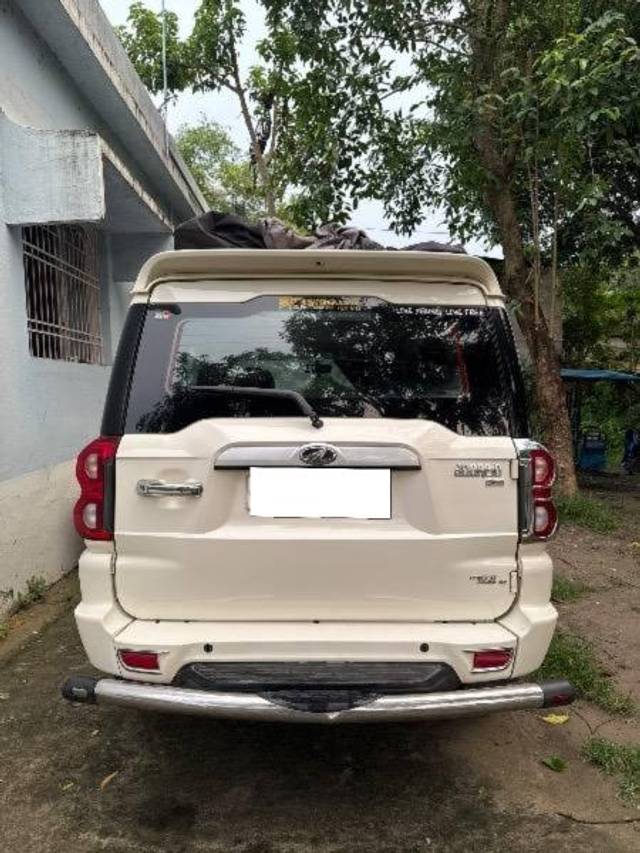 https://images10.gaadi.com/usedcar_image/4568879/original/processed_a1eaca4b-812f-4888-9426-4cd13db22a4a.jpg?imwidth=6402