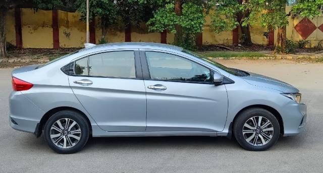 https://images10.gaadi.com/usedcar_image/4568883/original/a0c143cee5480f59b8174e2c2874df5b.png?imwidth=6401