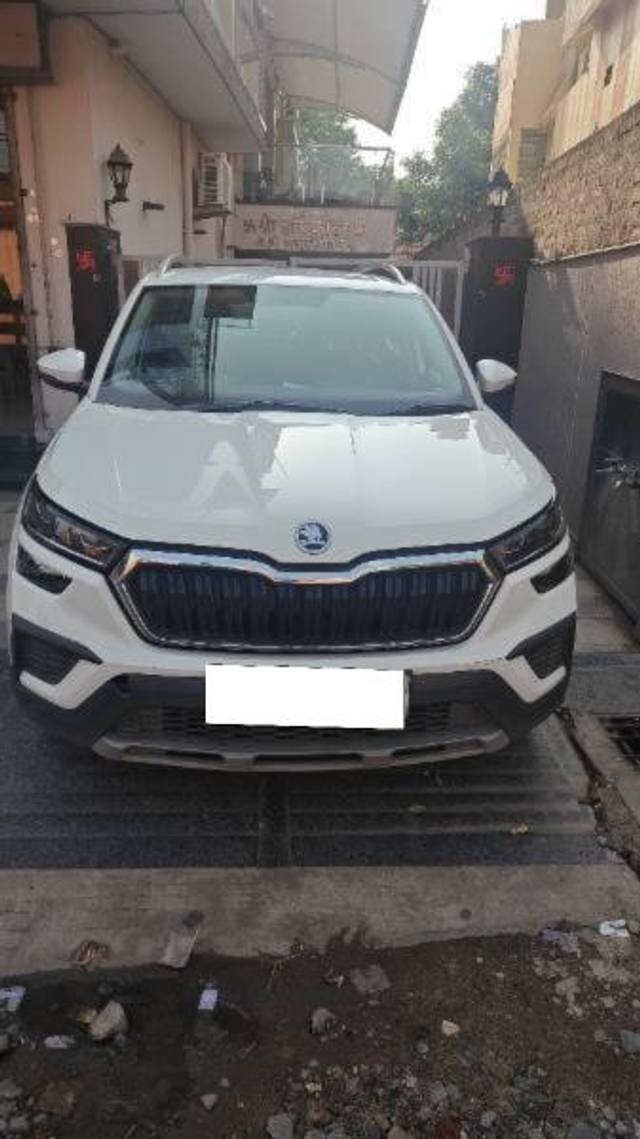 https://images10.gaadi.com/usedcar_image/4568889/original/processed_1218a117-0cf1-4c90-a5db-b1ca14b4ed50.jpg?imwidth=6400