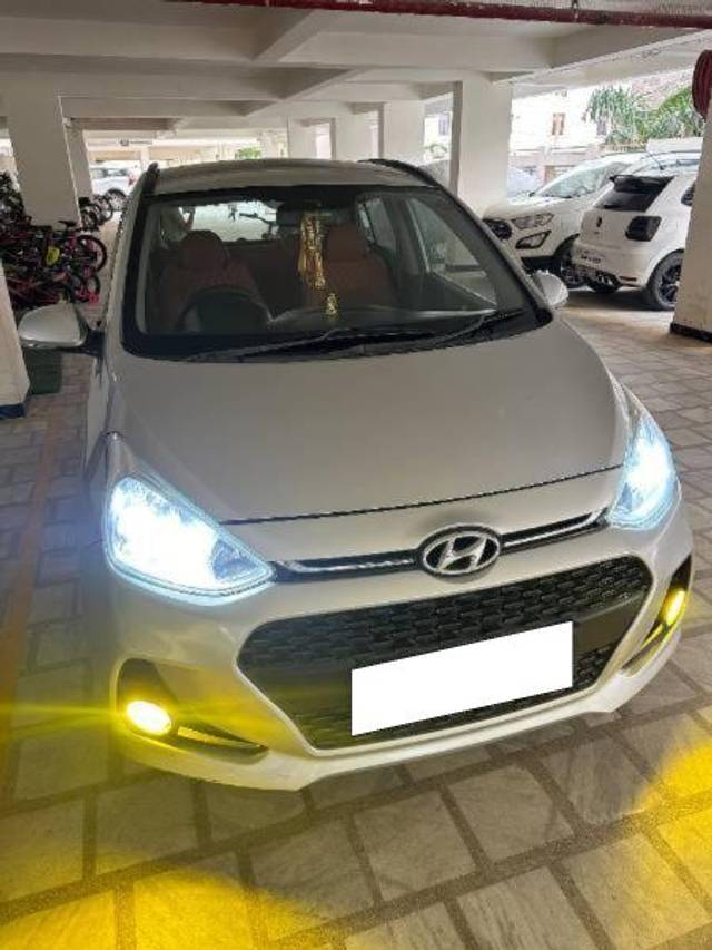 https://images10.gaadi.com/usedcar_image/4568895/original/processed_3bab89ea-5698-4f9b-9e99-f4c6d417480d.jpg?imwidth=6402