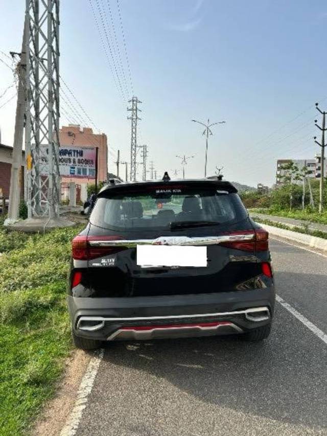 https://images10.gaadi.com/usedcar_image/4568897/original/processed_ff618a52-2522-4966-8ed3-9cd060eee7fa.jpeg?imwidth=6401
