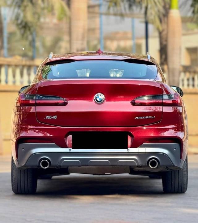 https://images10.gaadi.com/usedcar_image/4568898/original/processed_754e5264-0ee6-4f9b-9c3a-6db023a0a51d.jpg?imwidth=6402