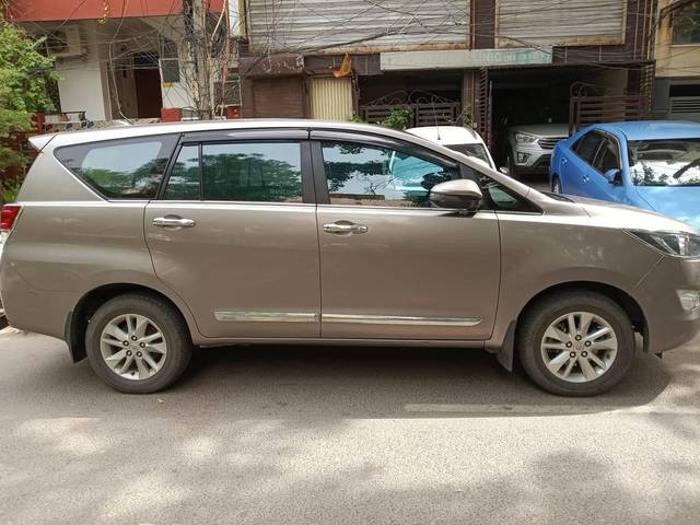 https://images10.gaadi.com/usedcar_image/4568917/original/processed_38878d66dfff072274c21fd9c7f22576.jpg?imwidth=6401