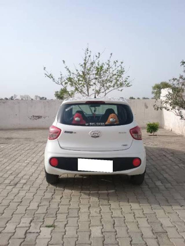 https://images10.gaadi.com/usedcar_image/4568961/original/processed_000d3122-adb9-440d-b76a-eaebfda1eb06.jpg?imwidth=6401