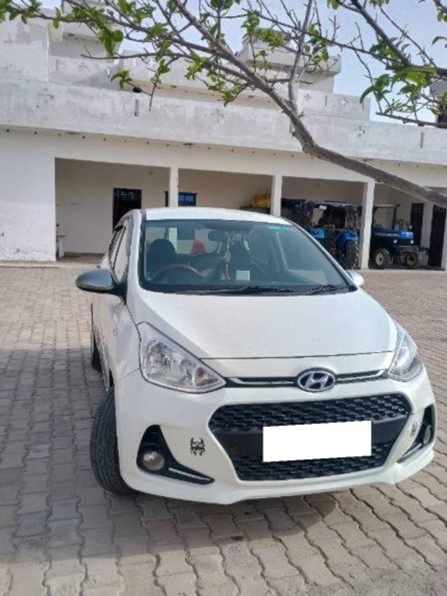 https://images10.gaadi.com/usedcar_image/4568961/original/processed_99770b2f-56b6-4265-b84e-ff82f8c4af01.jpg?imwidth=6400