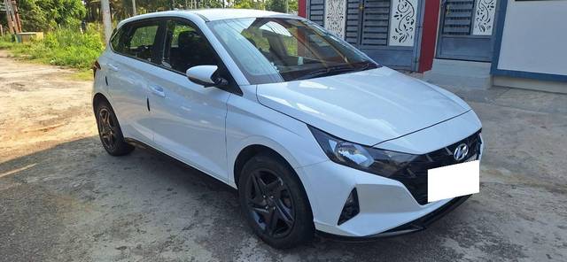 https://images10.gaadi.com/usedcar_image/4568962/original/processed_b9be9436-cd30-4545-9e71-5df18cecce00.jpg?imwidth=6400