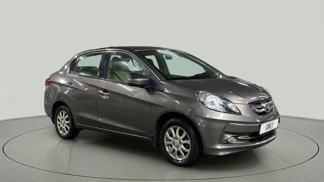 https://images10.gaadi.com/usedcar_image/4568974/original/f33f4d4a34d3a1d6eea51c97ec9af83b.jpg?imwidth=6400