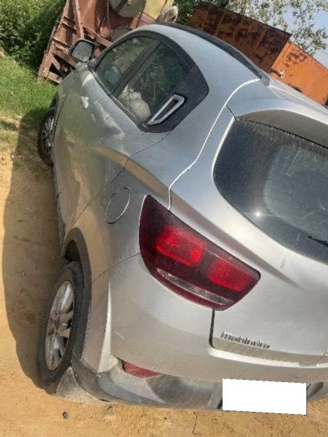 https://images10.gaadi.com/usedcar_image/4569000/original/processed_d3a012ed-f95c-4d91-a303-70ae678266b2.jpeg?imwidth=6402