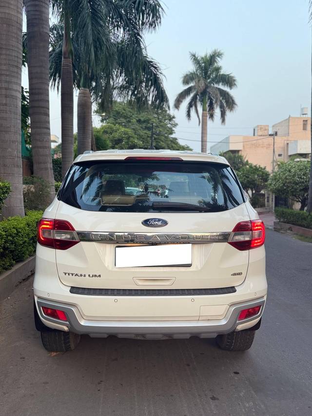 https://images10.gaadi.com/usedcar_image/4569040/original/processed_5037719c-2456-4c6c-a062-907cc82b2069.jpg?imwidth=6402