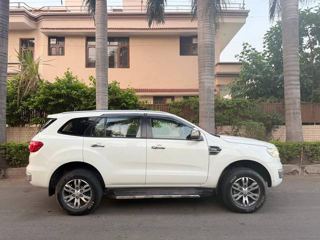 https://images10.gaadi.com/usedcar_image/4569040/original/processed_aa6bbf8a-353e-46d3-a778-e506e87318b8.jpg?imwidth=6401