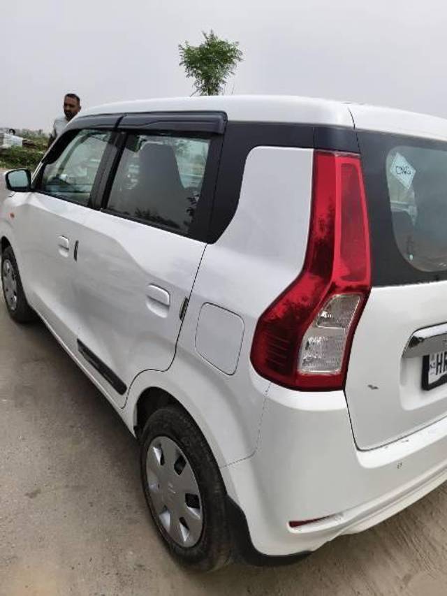 https://images10.gaadi.com/usedcar_image/4569047/original/processed_af65de14-91e1-4212-a35c-1be00c2b0985.jpg?imwidth=6401