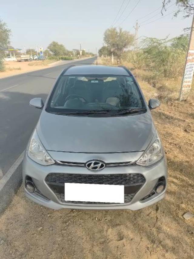 https://images10.gaadi.com/usedcar_image/4569054/original/processed_ae3a531f-3e29-4992-b992-b6a4c78b533f.jpg?imwidth=6401