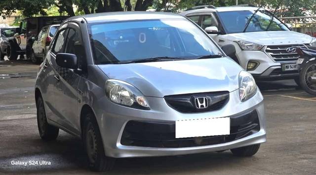 https://images10.gaadi.com/usedcar_image/4569056/original/processed_bd7dfa67-2d1c-4975-b6e9-b964789d1a2d.jpg?imwidth=6402