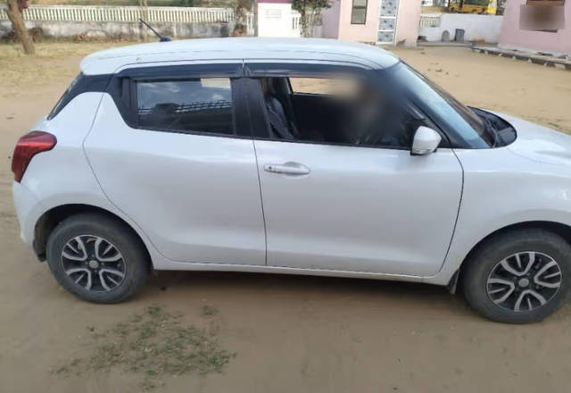 https://images10.gaadi.com/usedcar_image/4569113/original/e75cf0e9-8df3-4927-a8ee-ebe2378bb1d0.?imwidth=6401